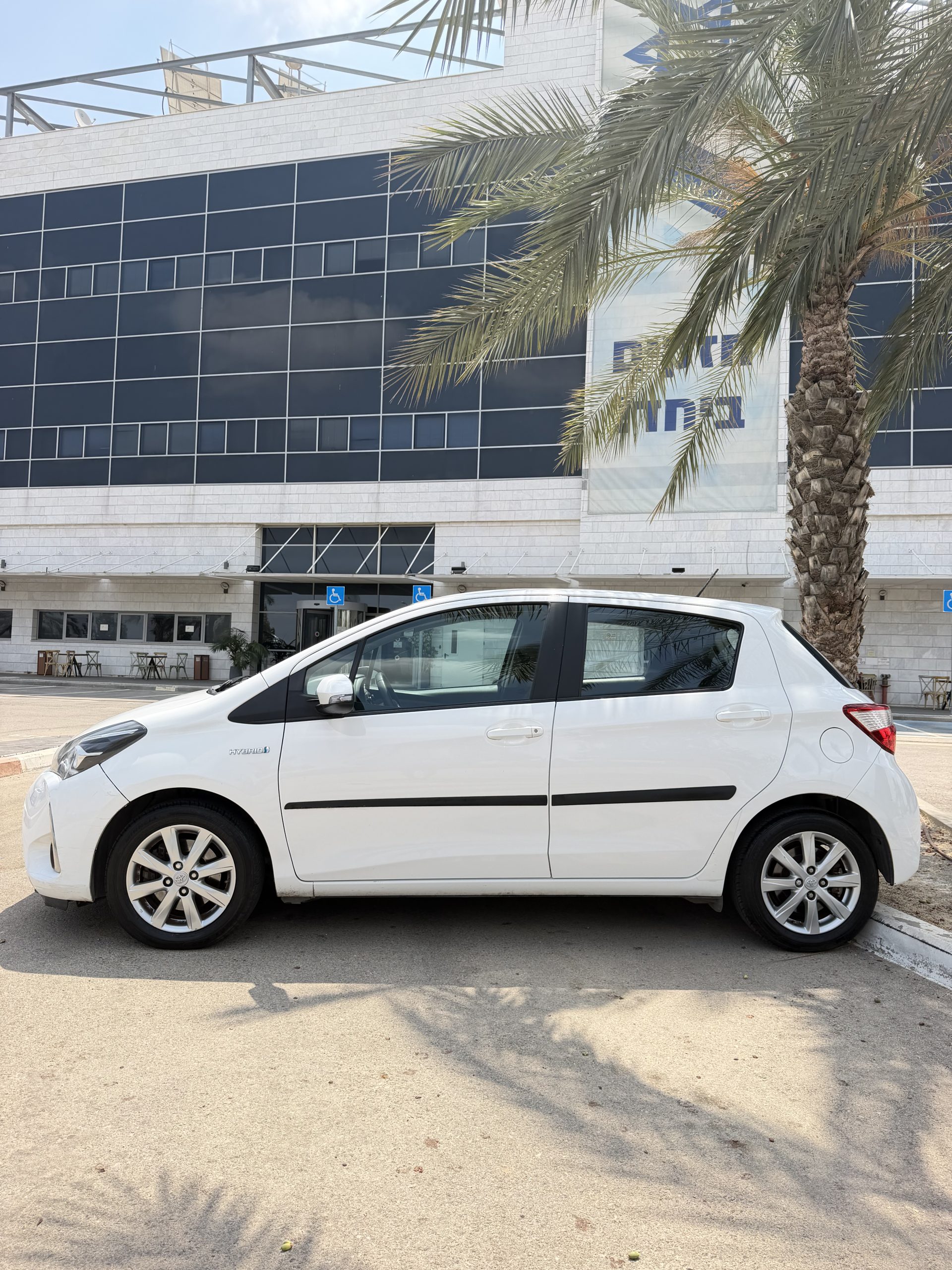 Toyota Yaris Hybrid 2018 – תמונה 3
